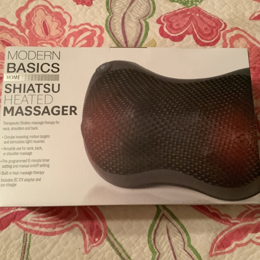 Modern Basics Shiatsu Heat Full Body Massager Therapy NWB include charger